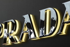 i18npic.C900x273.prada-slide-tabela